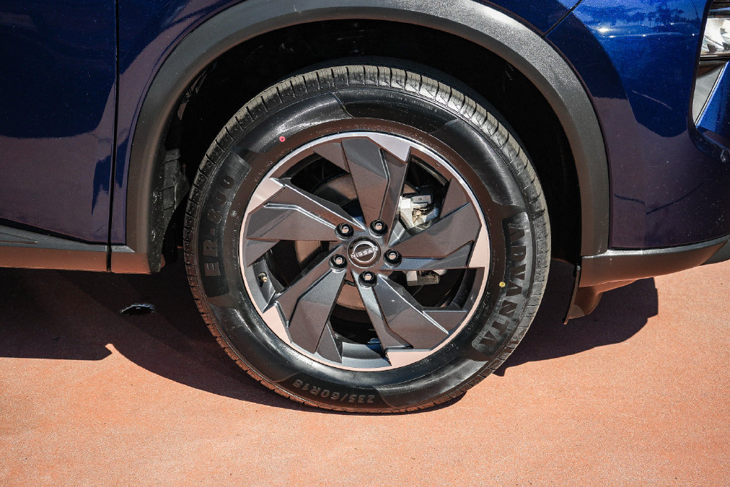 Used 2024 Nissan Rogue SV FWD image 10