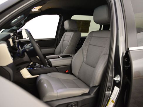 Used 2025 Toyota Tundra Limited image 4