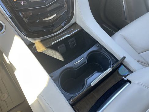 Used 2019 Cadillac Escalade Luxury image 18