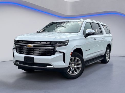 Used 2023 Chevrolet Suburban Premier image 2