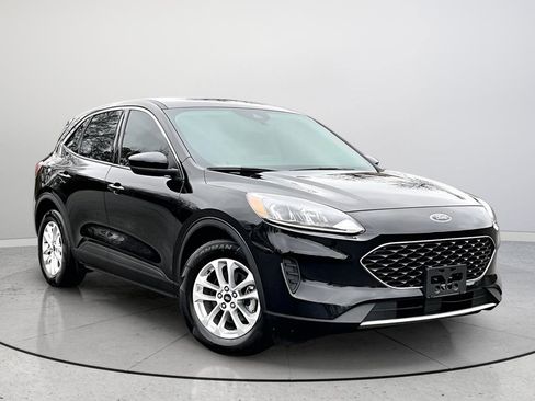 Used 2020 Ford Escape SE image 1