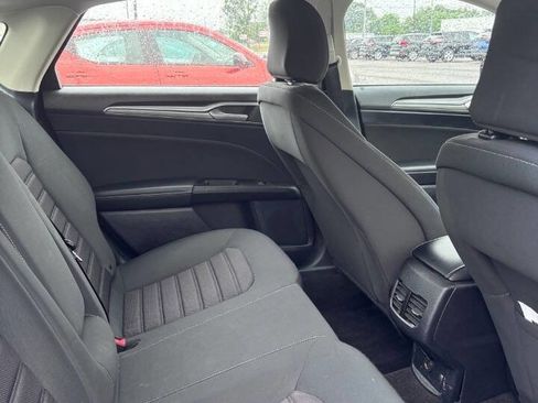 Used 2020 Ford Fusion SE FWD image 7