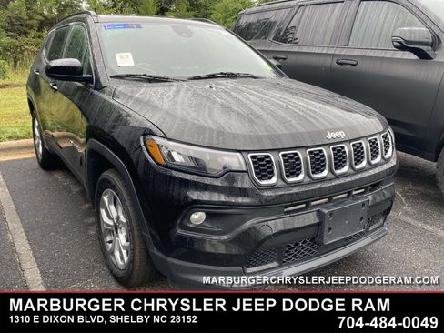 Used 2025 Jeep Compass Latitude AWD/4WD image 1