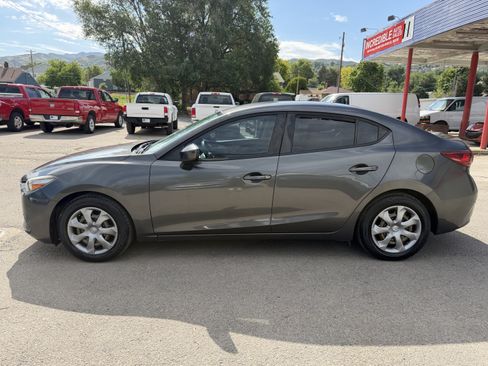 Used 2017 MAZDA MAZDA3 Sport FWD image 3