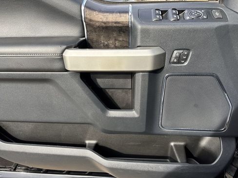 Used 2022 Ford F250 Lariat w/ Black Appearance Package image 22