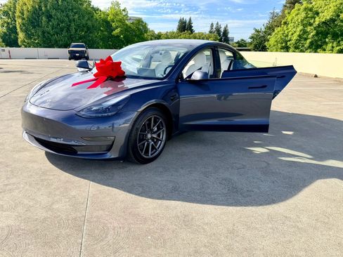 Used 2021 Tesla Model 3 Long Range AWD/4WD image 54