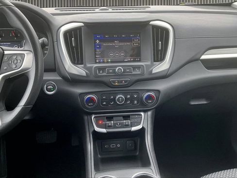 Used 2024 GMC Terrain SLE w/ Driver Convenience Package image 7