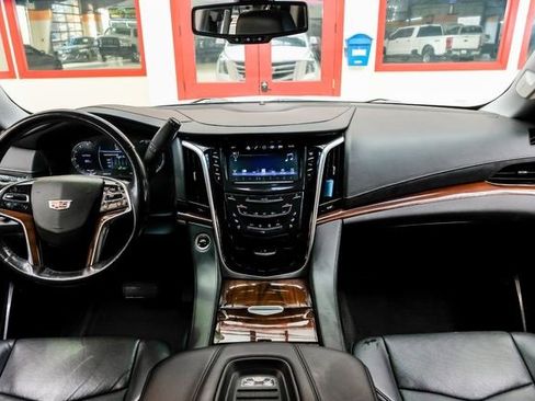 Used 2020 Cadillac Escalade Base image 15