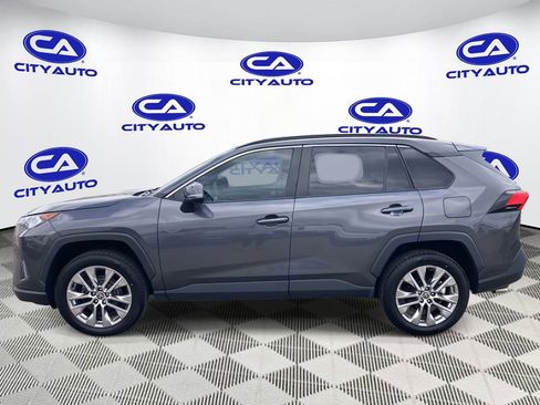Used 2021 Toyota RAV4 XLE Premium image 6