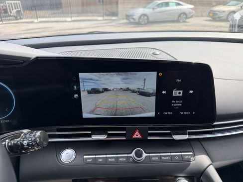 Used 2025 Hyundai Elantra Limited image 24