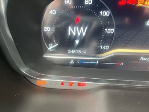 Used 2023 GMC Yukon XL SLT image 7