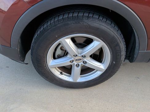 Used 2016 Ford Explorer XLT w/ Equipment Group 202A image 40