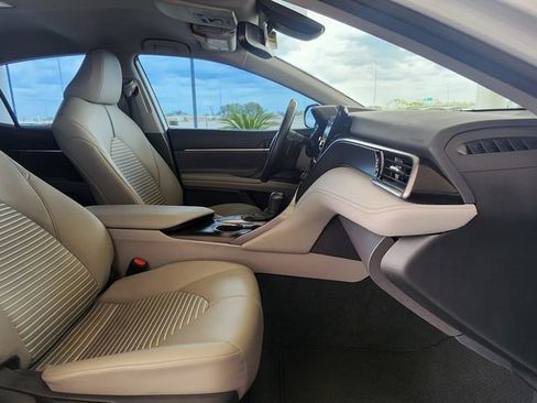 Used 2022 Toyota Camry SE w/ Convenience Package FWD image 24