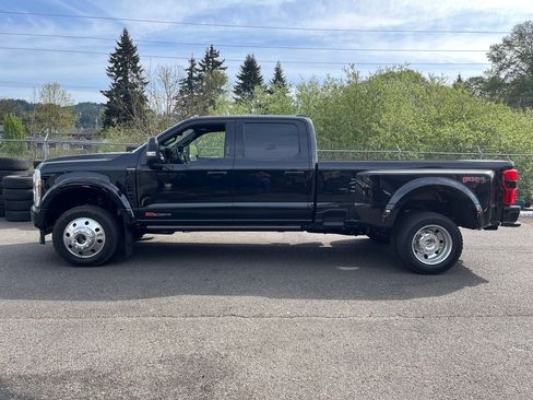 Used 2026 Ford F450 Platinum w/ FX4 Off-Road Package AWD/4WD image 2