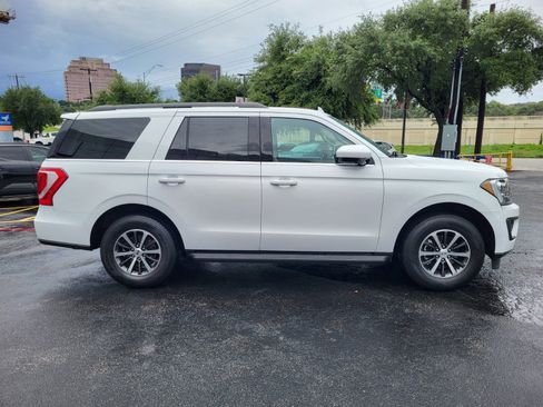 Used 2021 Ford Expedition XLT RWD image 2