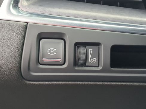 Certified 2022 Cadillac XT5 Luxury FWD image 17