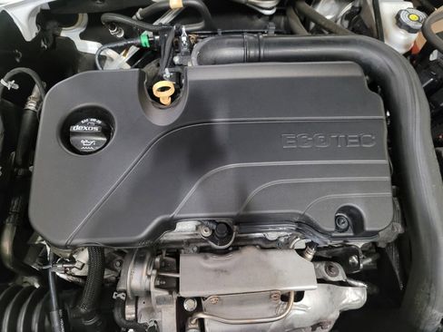 Used 2018 Chevrolet Malibu LT FWD image 30