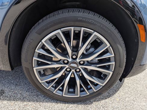 Certified 2024 Cadillac XT4 Sport FWD image 12
