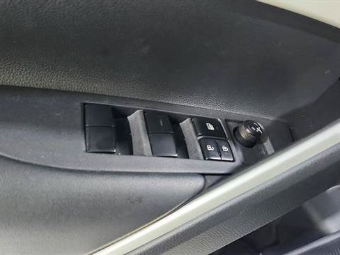 Used 2025 Toyota Corolla Cross LE FWD image 18