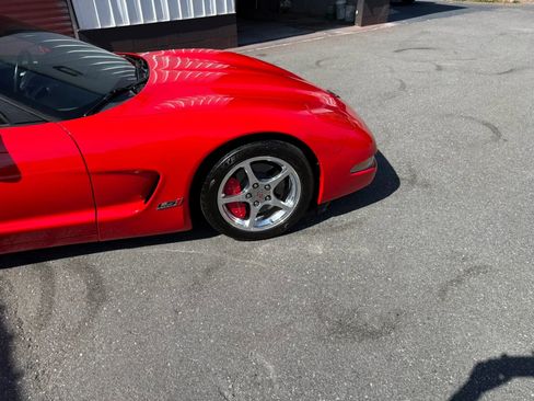 Used 2004 Chevrolet Corvette Coupe RWD image 29