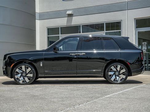 New 2025 Rolls-Royce Cullinan image 14