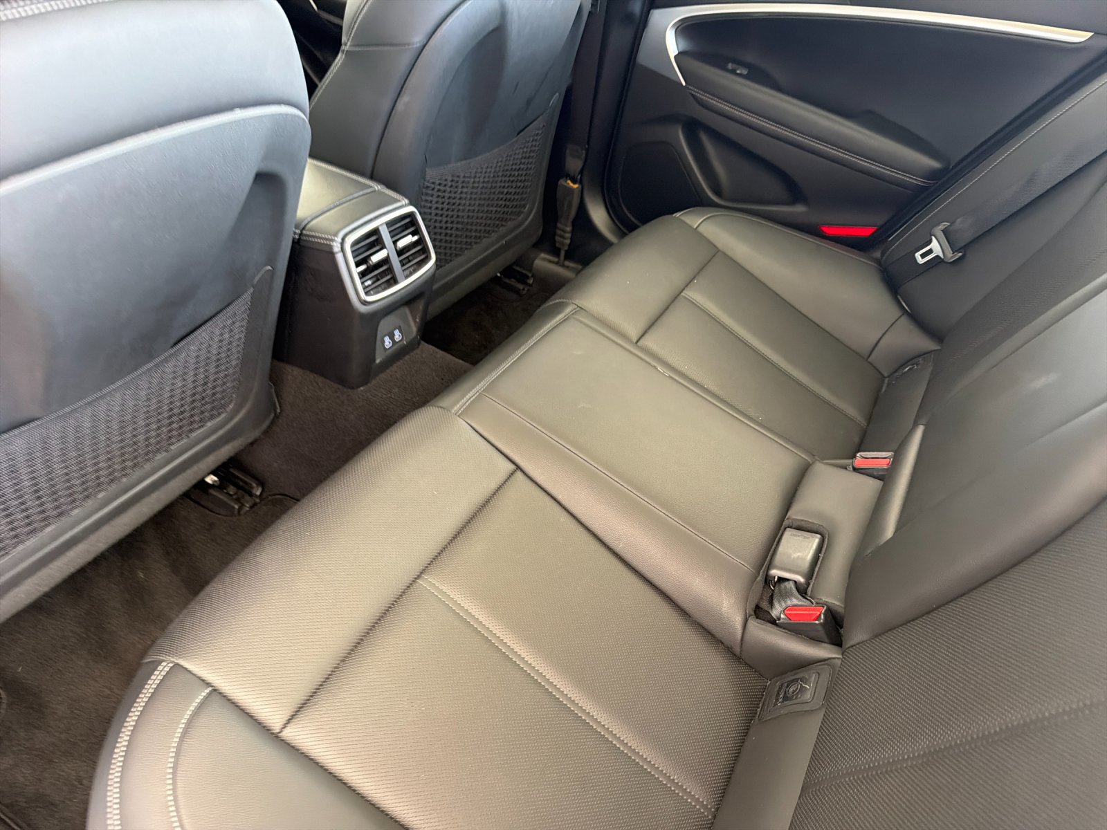 Used 2025 Genesis G70 2.5T RWD image 13