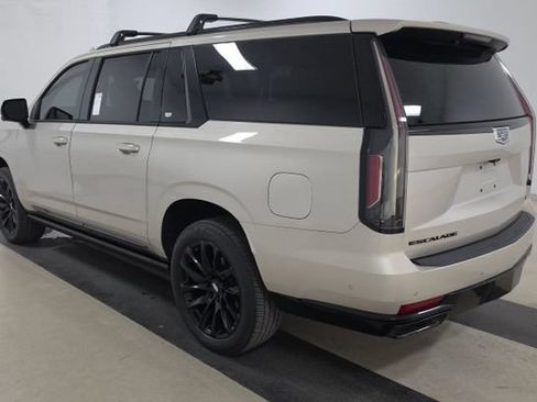 Certified 2022 Cadillac Escalade ESV Sport w/ Touring Package AWD/4WD image 3