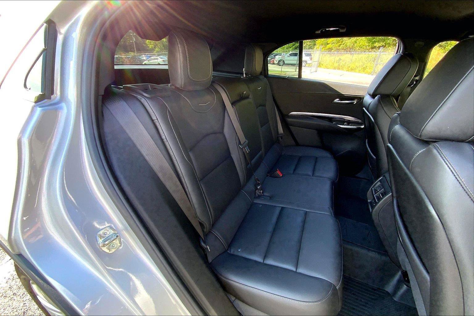 Used 2022 Cadillac XT4 Luxury w/ Cold Weather Package AWD/4WD image 24