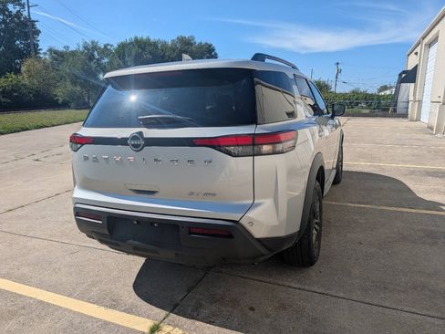 Used 2023 Nissan Pathfinder SV w/ Cargo Package AWD/4WD image 2