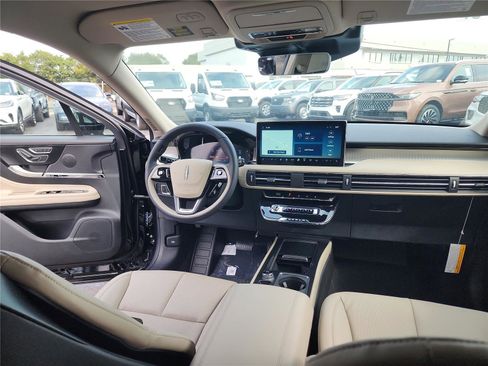 New 2026 Lincoln Corsair Premiere image 22