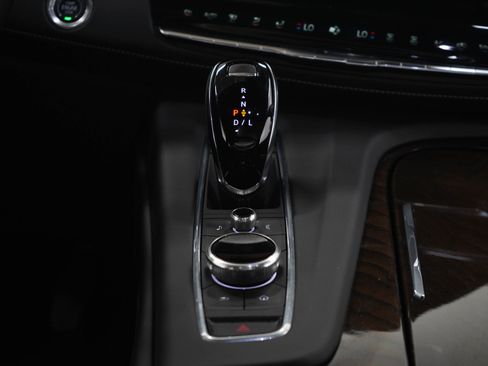 Used 2024 Cadillac Escalade Premium Luxury Platinum AWD/4WD image 21