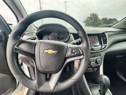 Used 2018 Chevrolet Trax LS FWD image 11