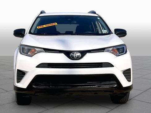Used 2018 Toyota RAV4 LE FWD image 4