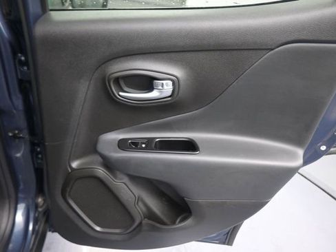 Used 2022 Jeep Renegade Trailhawk AWD/4WD image 23