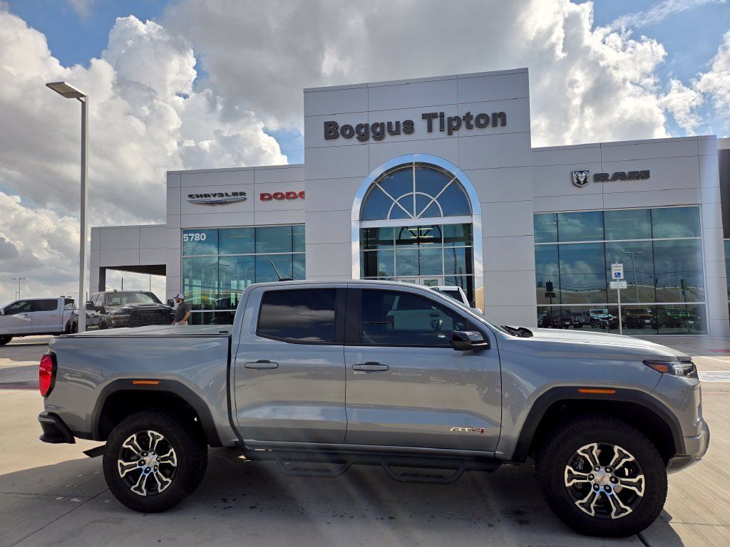 Used 2025 GMC Canyon AT4 w/ Technology Plus Package AWD/4WD image 2