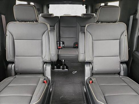 New 2026 Chevrolet Suburban Premier image 14