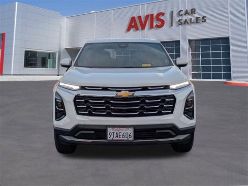 Used 2025 Chevrolet Equinox LT image 2