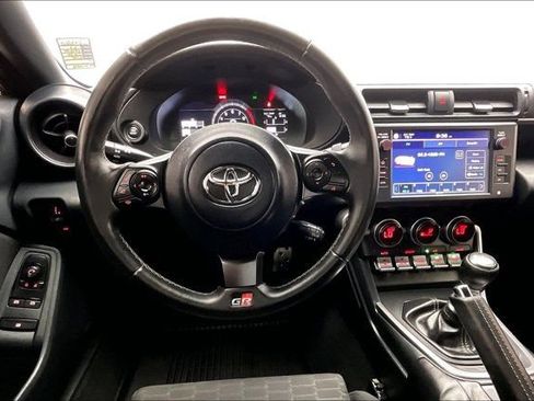 Used 2023 Toyota GR86 w/ ALL Weather Mat Package (TMS) RWD image 4
