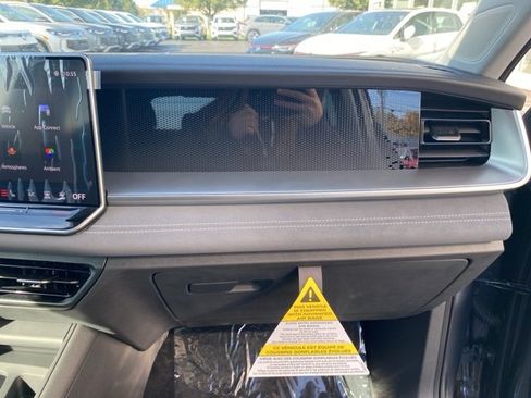 New 2025 Volkswagen Tiguan SE image 49