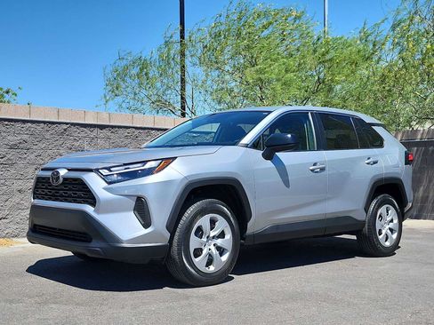 Used 2024 Toyota RAV4 LE FWD image 4