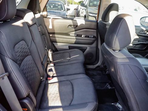 Used 2023 Nissan Pathfinder SV FWD image 18