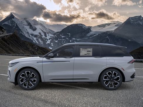 New 2026 Lincoln Nautilus Reserve AWD/4WD image 3