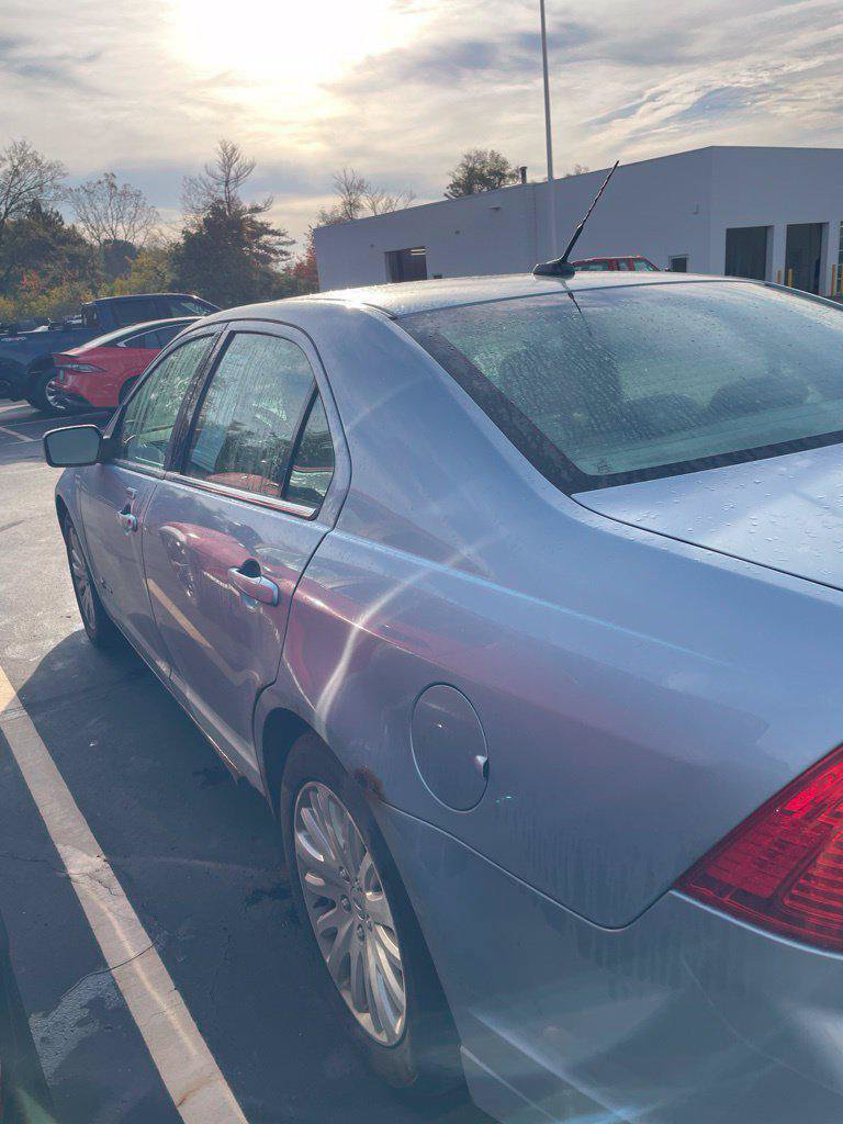 Used 2010 Ford Fusion Hybrid FWD image 2