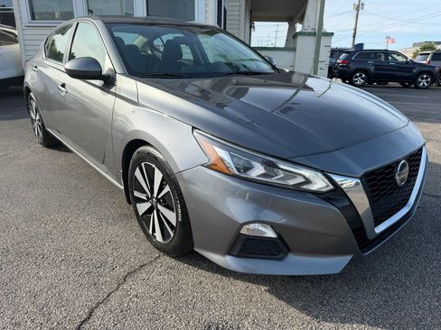Used 2022 Nissan Altima 2.5 SV FWD image 5