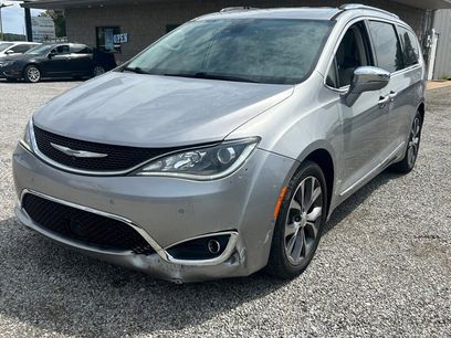 Used 2017 Chrysler Pacifica Limited w/ UConnect Theater Package