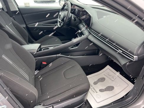 Used 2025 Hyundai Elantra SEL image 32