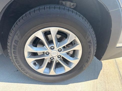 Used 2019 Hyundai Santa Fe SE FWD image 5