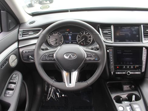 Certified 2025 INFINITI QX50 Luxe image 16