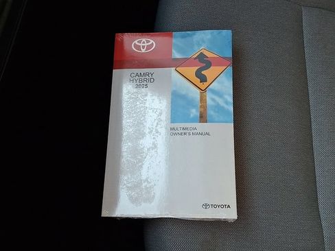 Used 2025 Toyota Camry LE AWD/4WD image 26