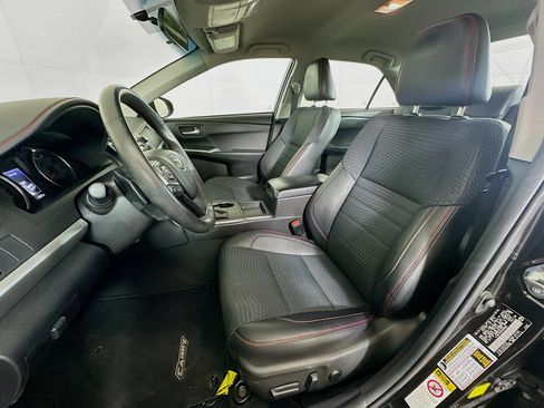 Used 2015 Toyota Camry SE FWD image 13